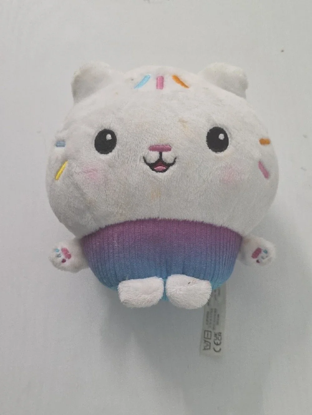 DreamWorks Plush Cupcake Critter - White with Purple and Blue Base